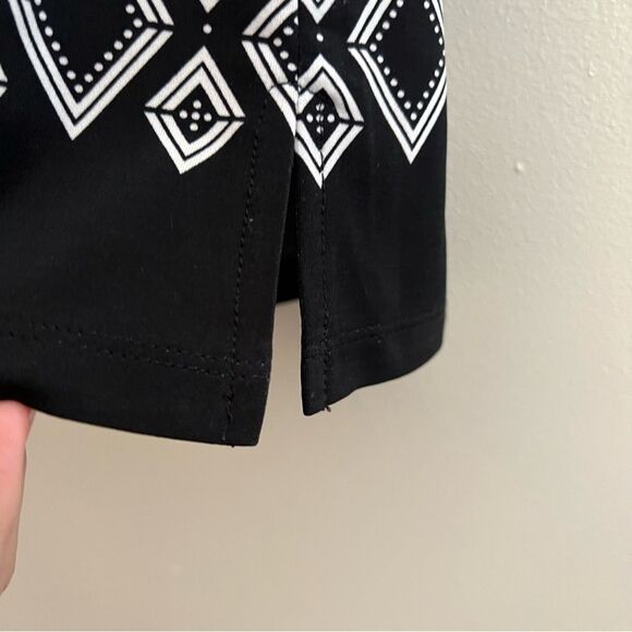 😊 3/$30 Rafaella Sz M Blouse 3/4 Length Sleeves V Neck Black with White Design - Picture 6 of 10